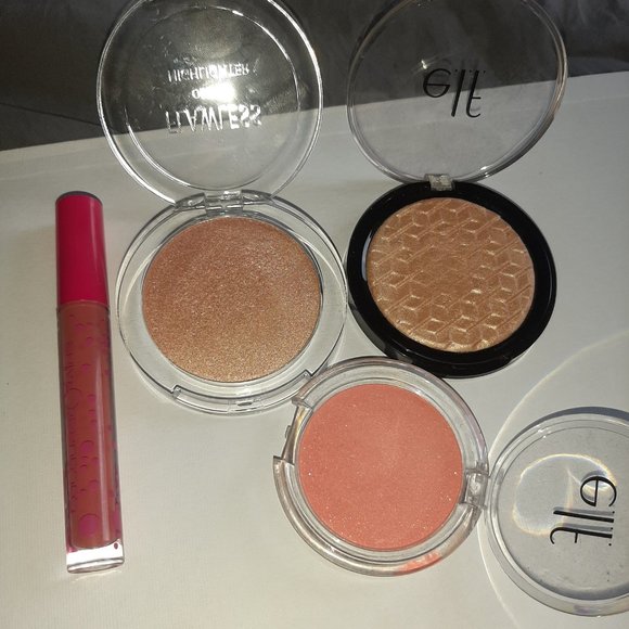 Makeup bundle (almost new) - Picture 2 of 3